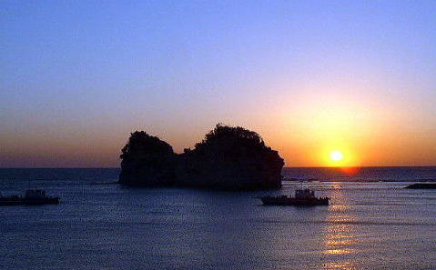 2004年12月2日の夕陽（珊瑚礁より）